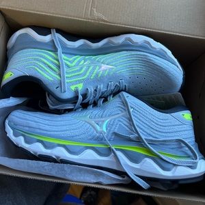 Women’s wave horizon 6 mizunos